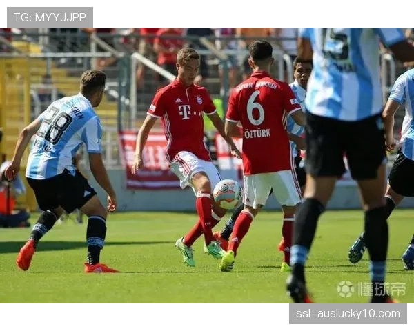 特写瞬间：慕尼黑德比，拜仁小将恶意犯规染红，两队爆发冲突