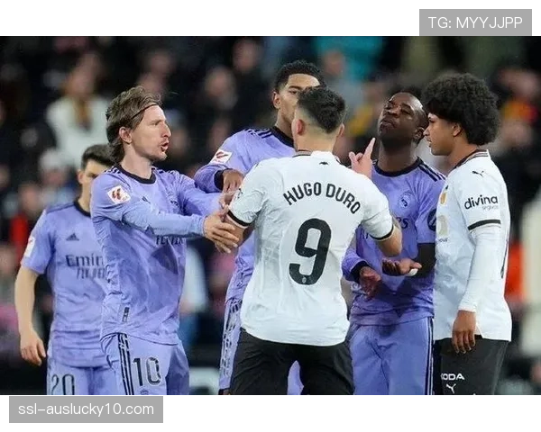 半场战报：瓦伦西亚1-0暂领先赫塔菲，杜罗单刀破门